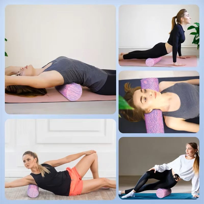 Quatre femmes utilisent un rouleau de massage pour des exercices corporels variés.