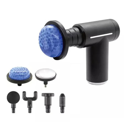 Un Pistolet de massage noir et ses six têtes de massage interchangeables.