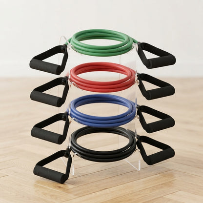 Quatre élastique musculation colorés sur présentoir transparent avec poignées noires.