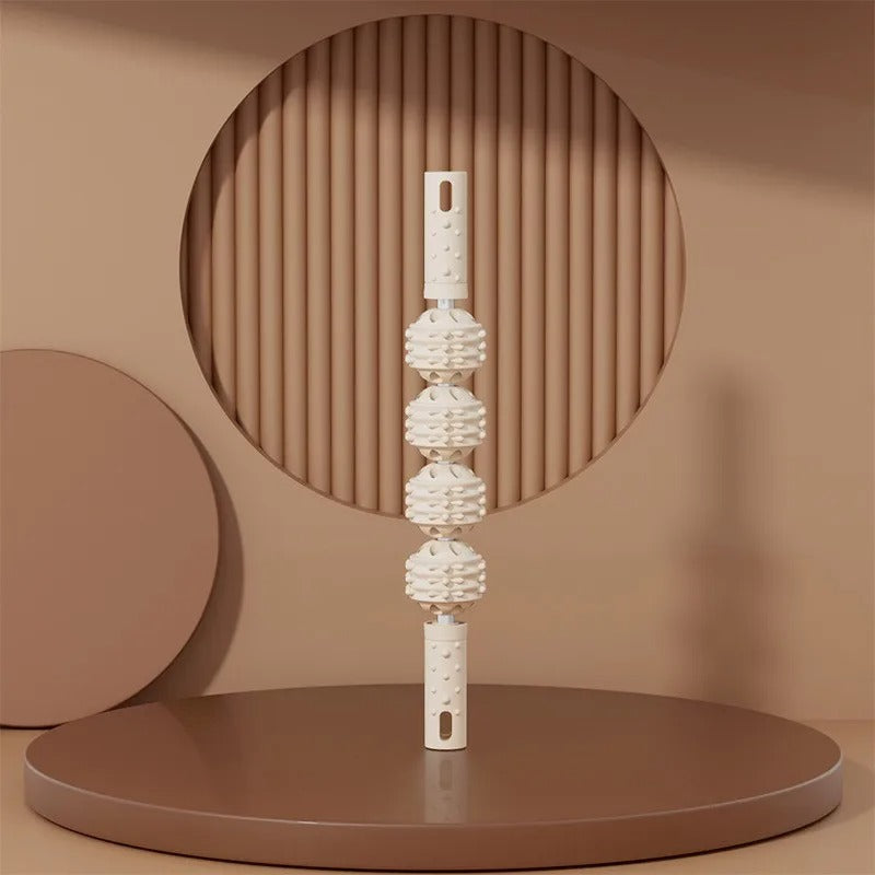 Rouleau de massage Blanc vertical sur socle circulaire brun minimaliste.