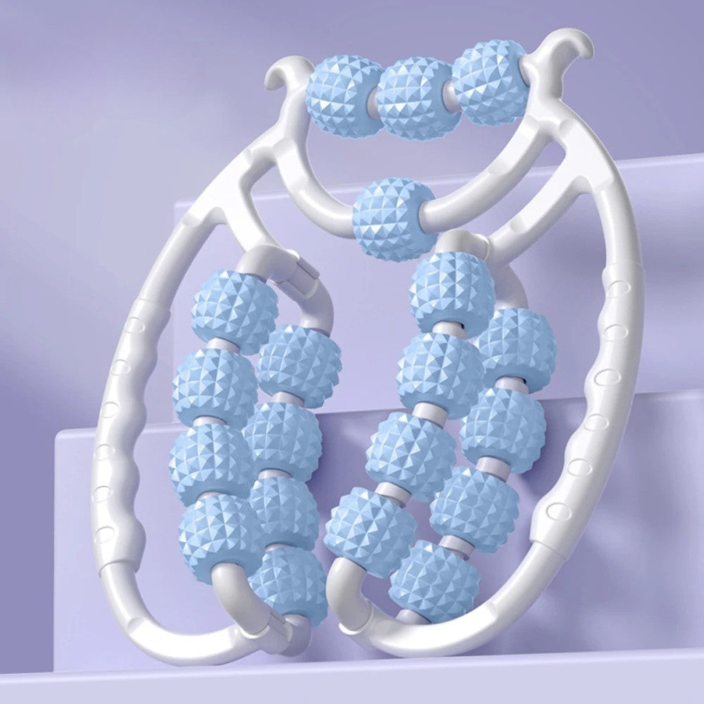 Rouleau de massage Bleu ciel  présenté sur un fond violet.